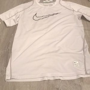 White nike pro dry fit t-shirt
